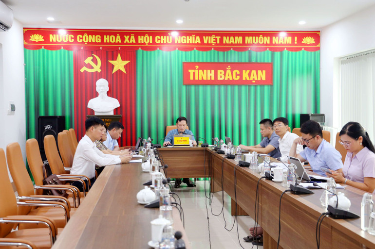 Lãnh đạo một số sở, ngành dự họp tại điểm cầu tỉnh Bắc Kạn. Điện 8.jpg
