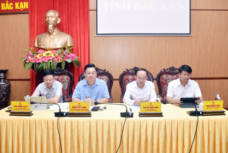 Lãnh đạo tỉnh dự Phiên họp trực tuyến. TT 4.jpg