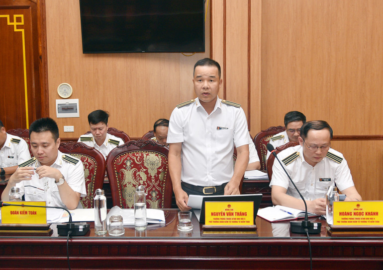 Đại diện Đoàn kiểm toán công bố Quyết định kiểm toán tại Hội nghị. Kiểm toán 2.jpg
