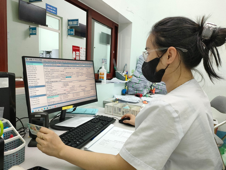 Dùng thẻ căn cước công dân khám bệnh tại Trung tâm Y tế huyện Ba Bể. z5574372107465_517e4736c83f0765bc53e3b5c9c4a4c4.jpg
