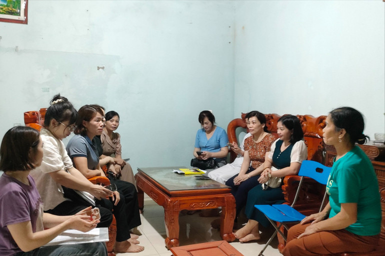 Đoàn công tác của Trung tâm Kiểm soát bệnh tật tỉnh Bắc Kạn thăm nắm vụ việc đăng tin không đúng sự thật trên mạng xã hội Facebook tại gia đình bà D. z5540278982627_5178d078cd60098b92e13e0521f0209c.jpg