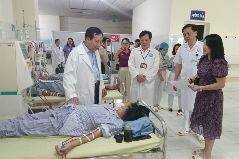 Đoàn công tác thăm, tặng quà cho bệnh nhân có hoàn cảnh khó khăn đang điều trị tại BVĐK tỉnh Bắc Kạn. z5572490559948_19728795b4fbe866705a41f05977bbd7.jpg