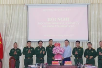  Bàn giao nhiệm vụ Chính ủy Bộ CHQS tỉnh