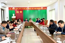 Các đại biểu thảo luận tại tổ số 4.