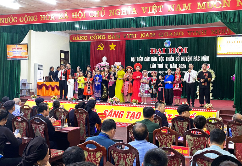 Màn văn nghệ chào mừng đại hội. 11.jpg