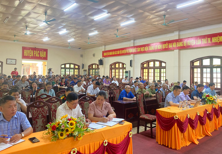 Cử tri tham gia buổi tiếp xúc. TX3.jpg