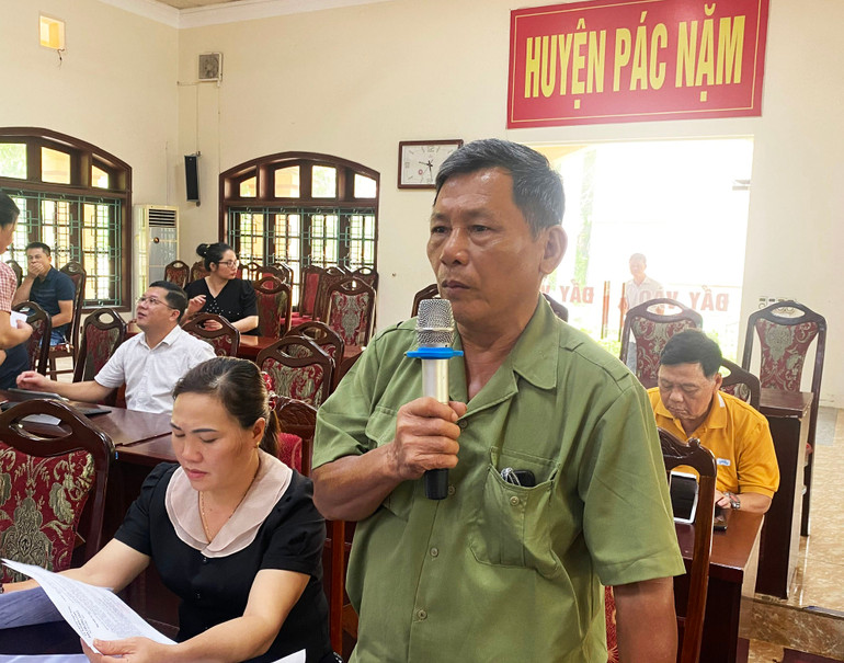 Cử tri phát biểu tại buổi tiếp xúc. TX4.jpg