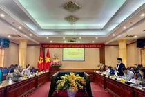 Đồng chí Nông Quang Nhất, Phó Chủ tịch UBND tỉnh Bắc Kạn làm việc với đoàn công tác của IFAD 