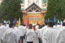 Các lực lượng diễu hành hưởng ứng Tháng hành động Quốc gia phòng, chống HIV/AIDS năm 2024 tại các tuyến đường chính trên địa bàn thành phố Bắc Kạn