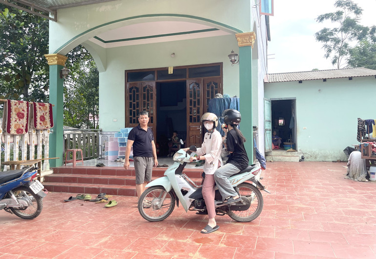 Anh Hà Tiến Đoan ở thôn Đoàn Kết, xã Nông Hạ (huyện Chợ Mới) có cuộc sống ổn định nhờ chịu khó trong lao động, sản xuất. anh-doan.jpg