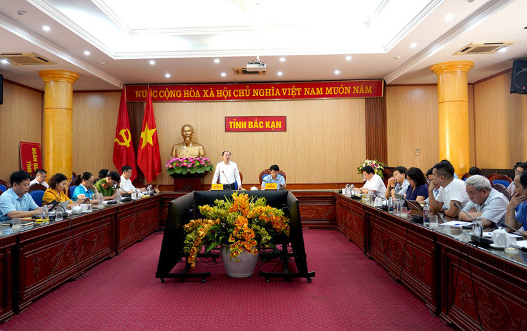 Đồng chí Nguyễn Đăng Bình, Chủ tịch UBND tỉnh chỉ đạo các địa phương khẩn trương ứng phó với cơn bão số 3. bao 1.jpg