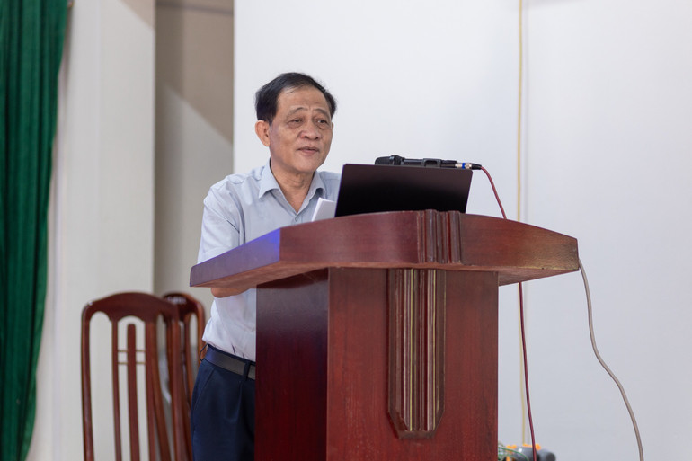 Phó Giáo sư, Tiến sĩ Phạm Anh Tuấn, Viện trưởng Viện Cơ điện Nông nghiệp và Công nghệ sau thu hoạch phát biểu tại hội nghị. em-2.jpg