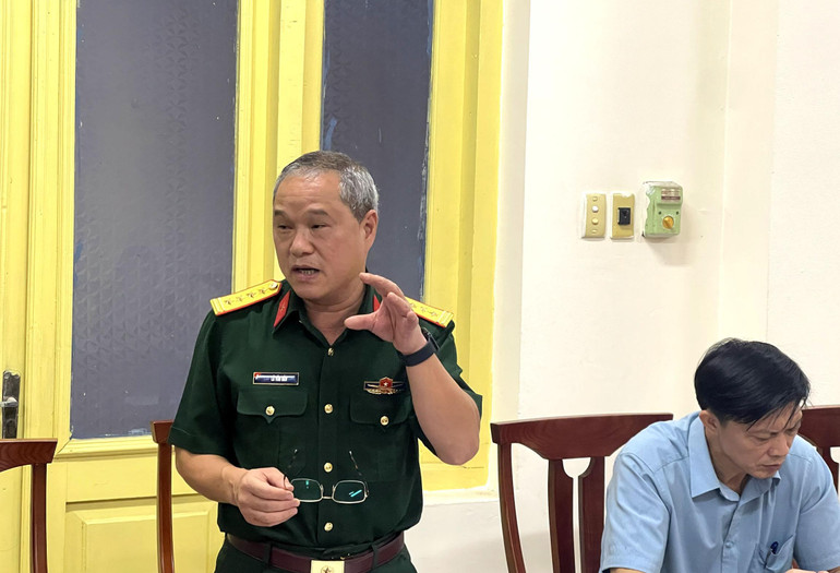 Đại biểu HĐND tỉnh nêu quan điểm tại buổi giám sát. ban dan toc.jpg