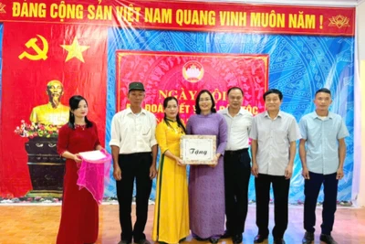 Lãnh đạo tỉnh dự Ngày hội Đại đoàn kết toàn dân tộc tại thôn Bản Phát, xã Thanh Mai 