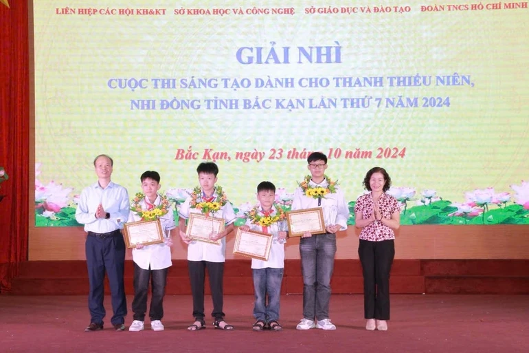 Những học sinh đam mê sáng tạo