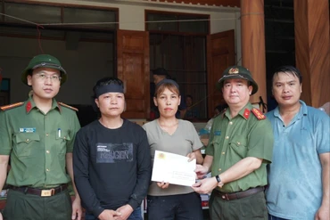 Công an tỉnh thăm hỏi các gia đình có người thân tử vong trong lũ quét