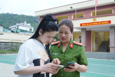 Công an Bắc Kạn hỗ trợ Nhân dân góp ý Hiến pháp