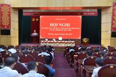 Hội nghị về công tác cán bộ và chuẩn bị đại hội Đảng cấp xã, nhiệm kỳ 2025-2030