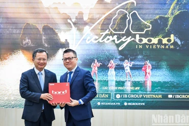 Báo Nhân Dân ra mắt video âm nhạc "Victory - Bond in Vietnam"
