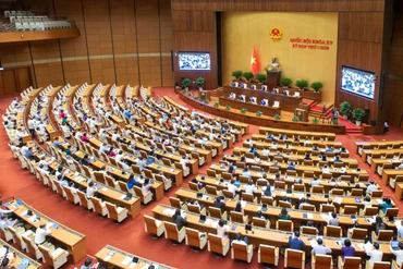 Quốc hội thảo luận về sửa đổi Hiến pháp và tổ chức chính quyền địa phương
