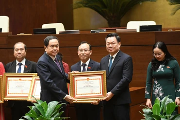 Đại biểu Quốc hội tỉnh Bắc Kạn vinh dự được Ủy ban Thường vụ Quốc hội tặng Bằng khen