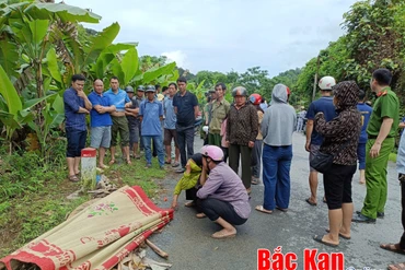 Sau hơn 1 giờ tìm kiếm, thi thể nạn nhân đã được tìm thấy và bàn giao cho gia đình lo hậu sự.
