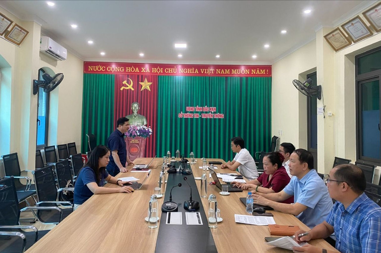 Quang cảnh cuộc họp. z5627088847712_5fc6dc685d0d655b2fe589e1dbb58253.jpg