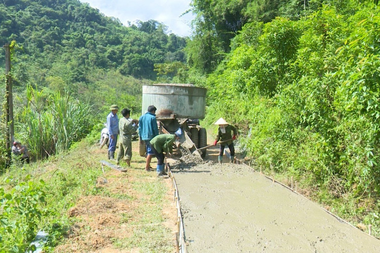 Đường lên thôn Lủng Lầu được đầu tư nâng cấp bằng nguồn vốn Chương trình MTQG. duong-LL-1536x864.jpg