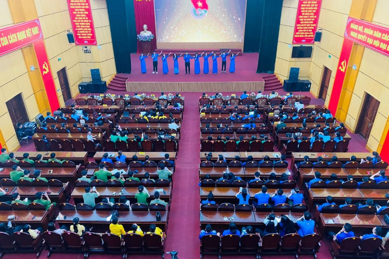 Quang cảnh Diễn đàn. z5572169794634_bdc64684965c620e4fd619074bf728e9.jpg