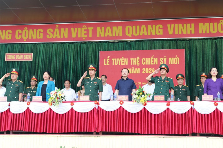 Các đại biểu dự Lễ tuyên thệ chiến sĩ mới. IMG_7261.jpg