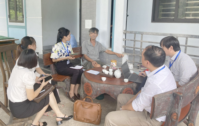 Đoàn giám sát của Tổng cục Thống kê làm việc tại xã Dương Quang (thành phố Bắc Kạn). z5609401206450_fb6bb5abf607.jpg