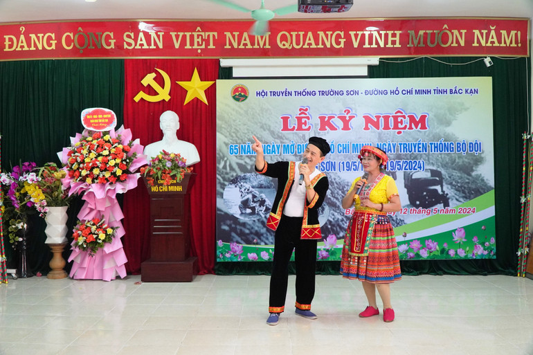Các tiết mục văn nghệ do hội viên tự biên, tự diễn. 11.jpg