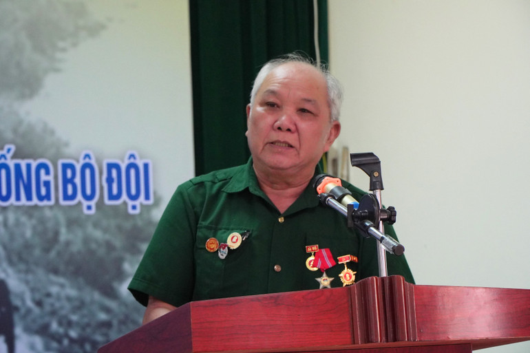 Đại diện Hội Truyền thống Trường Sơn – đường Hồ Chí Minh thành phố Bắc Kạn chia sẻ tại buổi lễ. 01.jpg