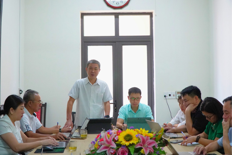 Ông Hà Văn Tiến, Giám đốc Sở Văn hóa, Thể thao và Du lịch tỉnh phát biểu tại buổi họp bàn Thiết kế chưa có tên.jpg