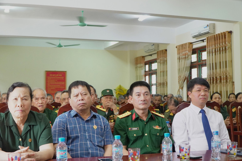Đại biểu tham dự buổi lễ. 22.jpg