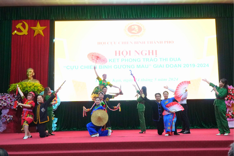 Văn nghệ chào mừng Hội nghị. 02.jpg
