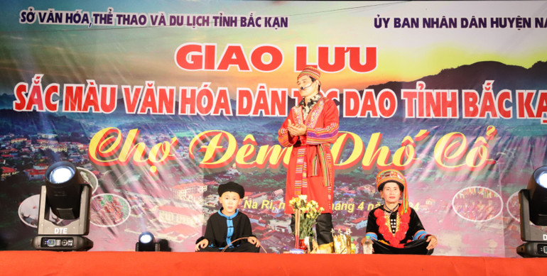 Trích đoạn Lễ đầy tháng cúng mụ của người Dao Đỏ huyện Chợ Mới. IMG_1082.JPG