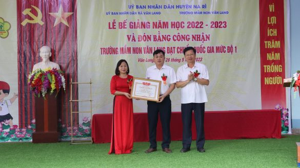 Na Rì có thêm 3 trường đạt chuẩn quốc gia trong nửa đầu nhiệm kỳ thực hiện Nghị quyết Đại hội Đảng bộ huyện lần thứ XIX. Na Rì có thêm 3 trường đạt chuẩn quốc gia trong nửa đầu nhiệm kỳ thực hiện Nghị quyết Đại hội Đảng bộ huyện lần thứ XIX.