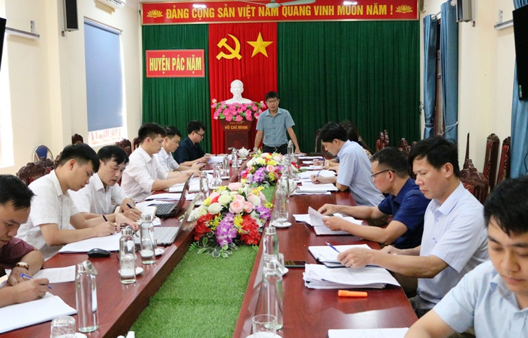 Đoàn giám sát HĐND tỉnh làm việc với huyện Pác Nặm.