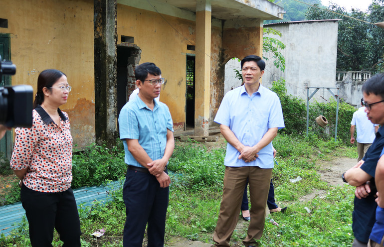 Đoàn giám sát kiểm tra thực tế tại khu đất trụ sở UBND xã Xuân La cũ.