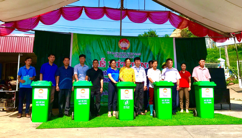 Mít tinh hưởng ứng Ngày Môi trường thế giới (5/6) tại xã Đại Sảo (Chợ Đồn).