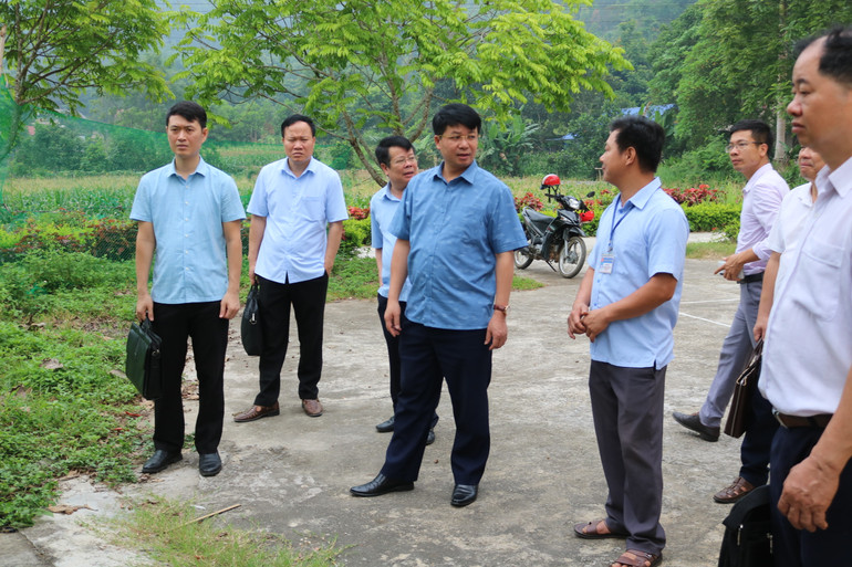 Đoàn giám sát kiểm tra thực tế đất, tài sản công tại xã Thanh Thịnh (Chợ Mới).