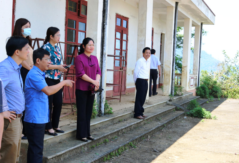 Đoàn kiểm tra nhà, đất công tại khu vực Đồn Đèn