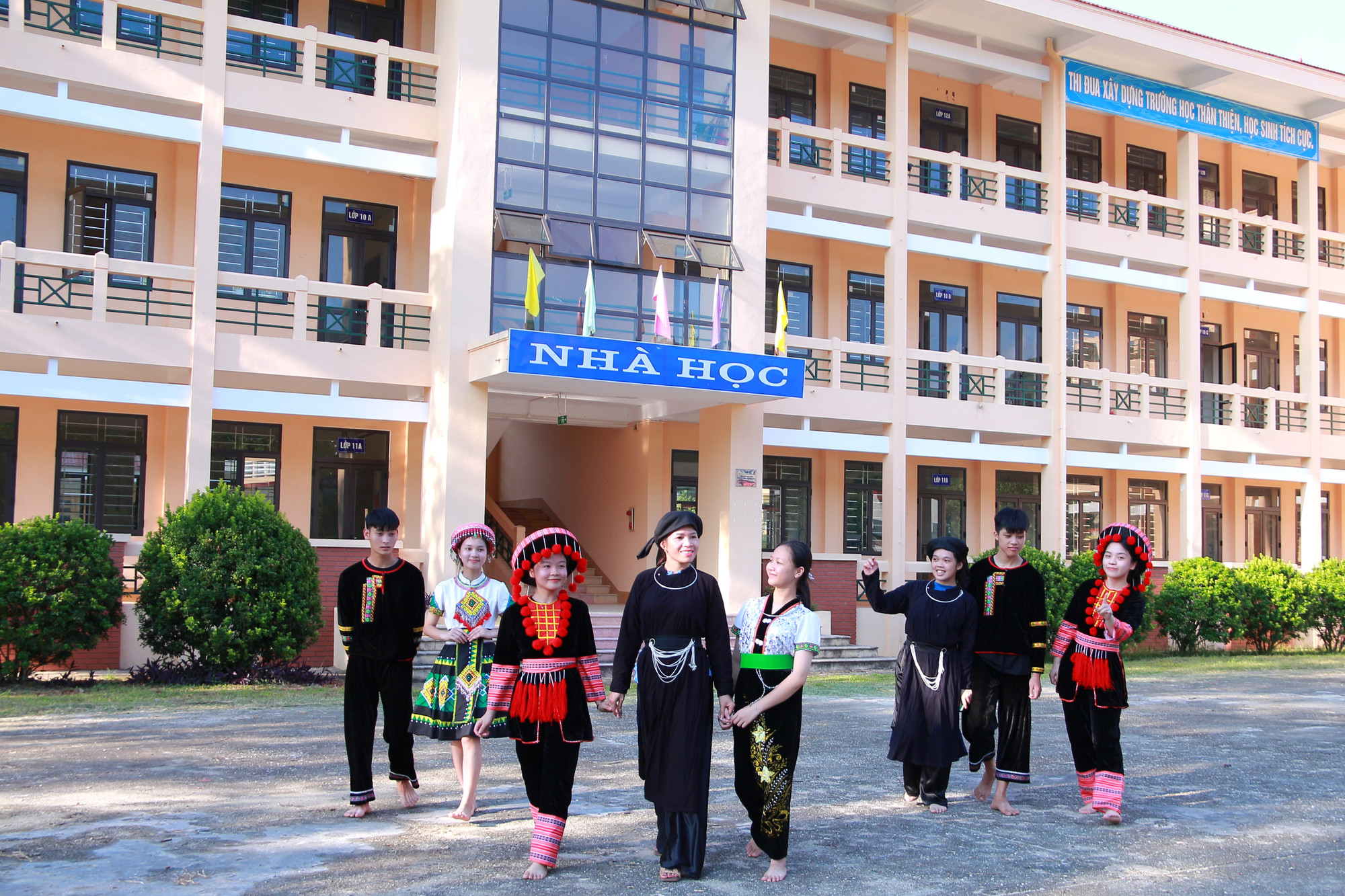 Cô và trò Trường PTDTNT THPT tỉnh Bắc Kạn sẵn sàng bước vào năm học mới với nhiều kỳ vọng và quyết tâm. IMG_1095.JPG