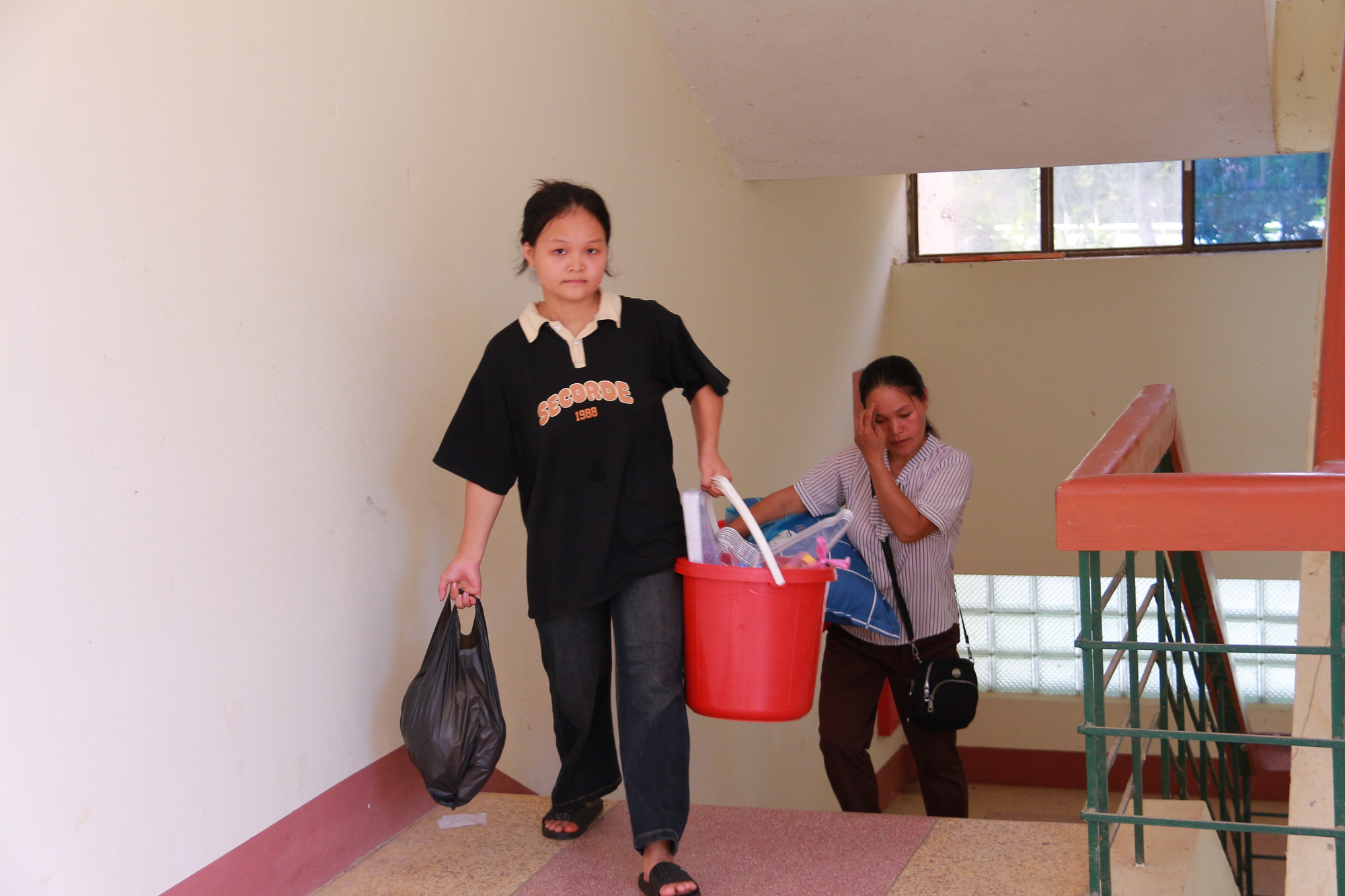 Sắm đồ dùng cá nhân để chuẩn bị cho cuộc sống tự lập. IMG_1012.JPG