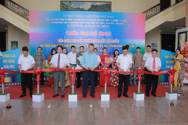 Triển lãm mỹ thuật “Sắc chàm - Nơi đầu nguồn sông Cầu” và trao giải Cuộc vận động sáng tác "Chung một cơ đồ Việt Nam"