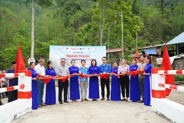 Đưa vào sử dụng cầu thiện nguyện Nà Dài - Bình Anh