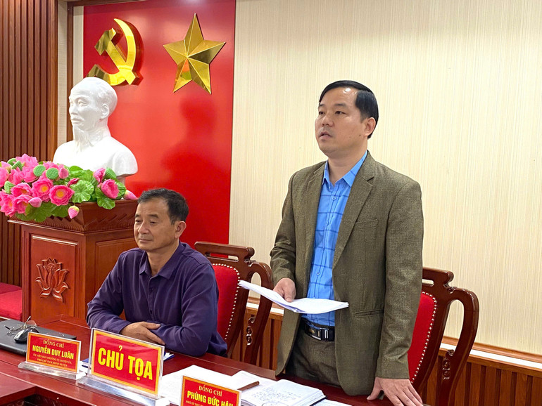 Đồng chí Phùng Đức Hậu, Phó Bí thư Thường trực Huyện ủy, Chủ tịch HĐND huyện phát biểu tại phiên họp. z6096827772325-0ecb8c7275e5c161276fcd4dada66fcd.jpg
