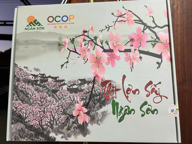 Sản phẩm được thiết kế bao bì đẹp để thu hút khách hàng dịp Tết năm 2025. z6070680972094-a8327bb873ad7ac122eac1eb955f4457.jpg