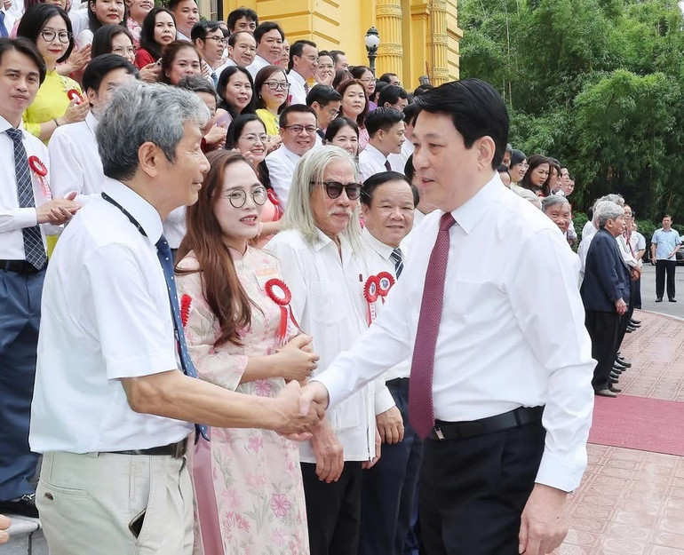 Chủ tịch nước Lương Cường gặp mặt người làm báo, nhà báo tiêu biểu. img-6412.jpg